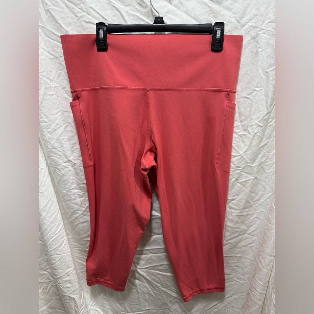 Athleta Coral Salutation Stash Pocket Capri